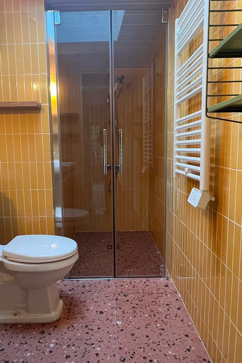 Douche italienne avec sol Terrazzo Terracotta