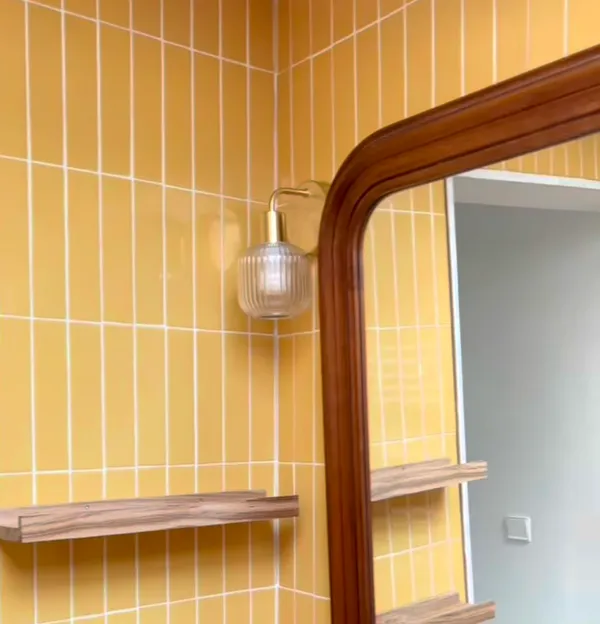 Détail miroir bois